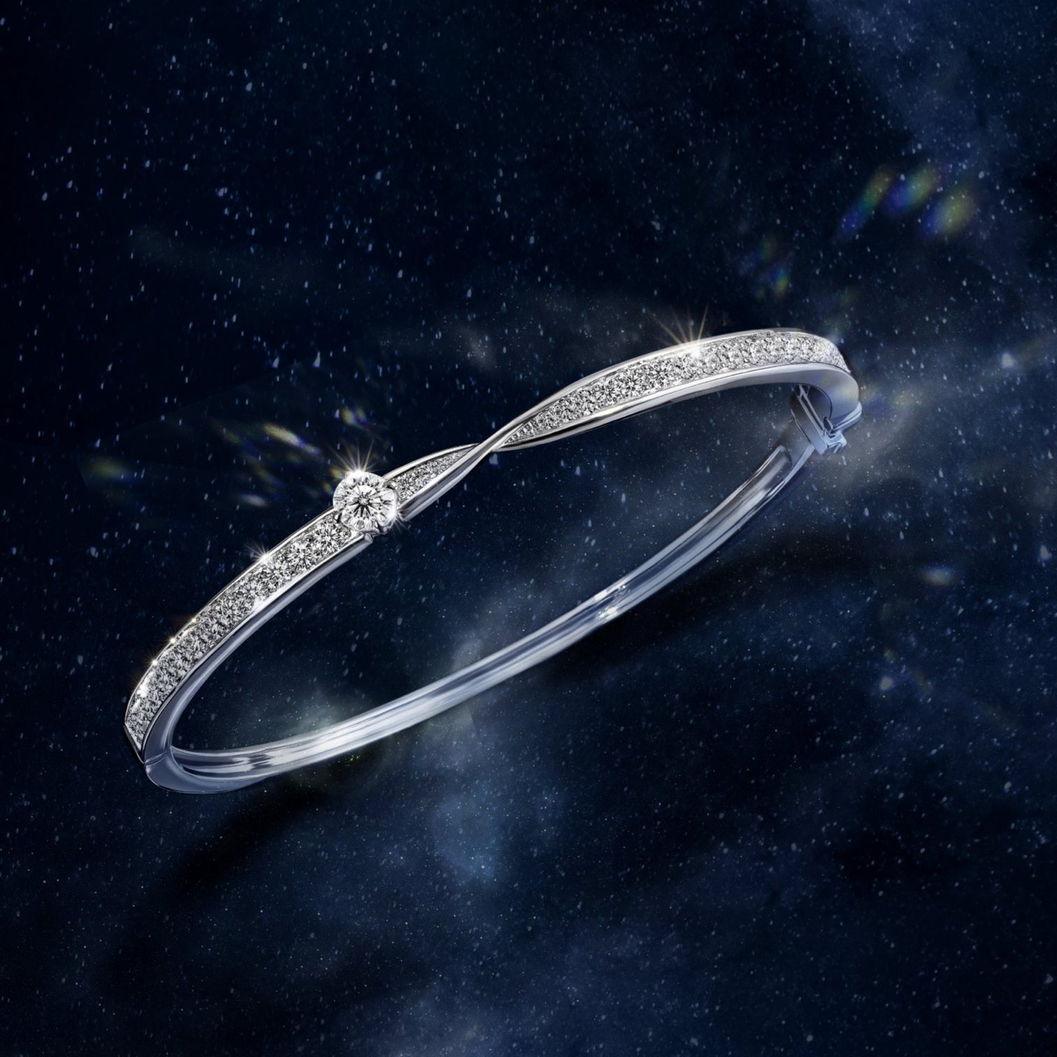 กำไลข้อมือเพชร The Excellence of Serene Light Bangle