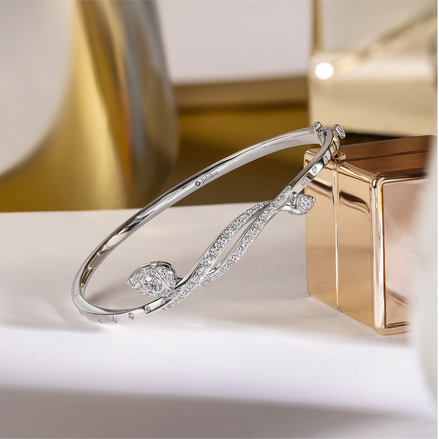 กำไลข้อมือเพชร Twilight Petal Bangle