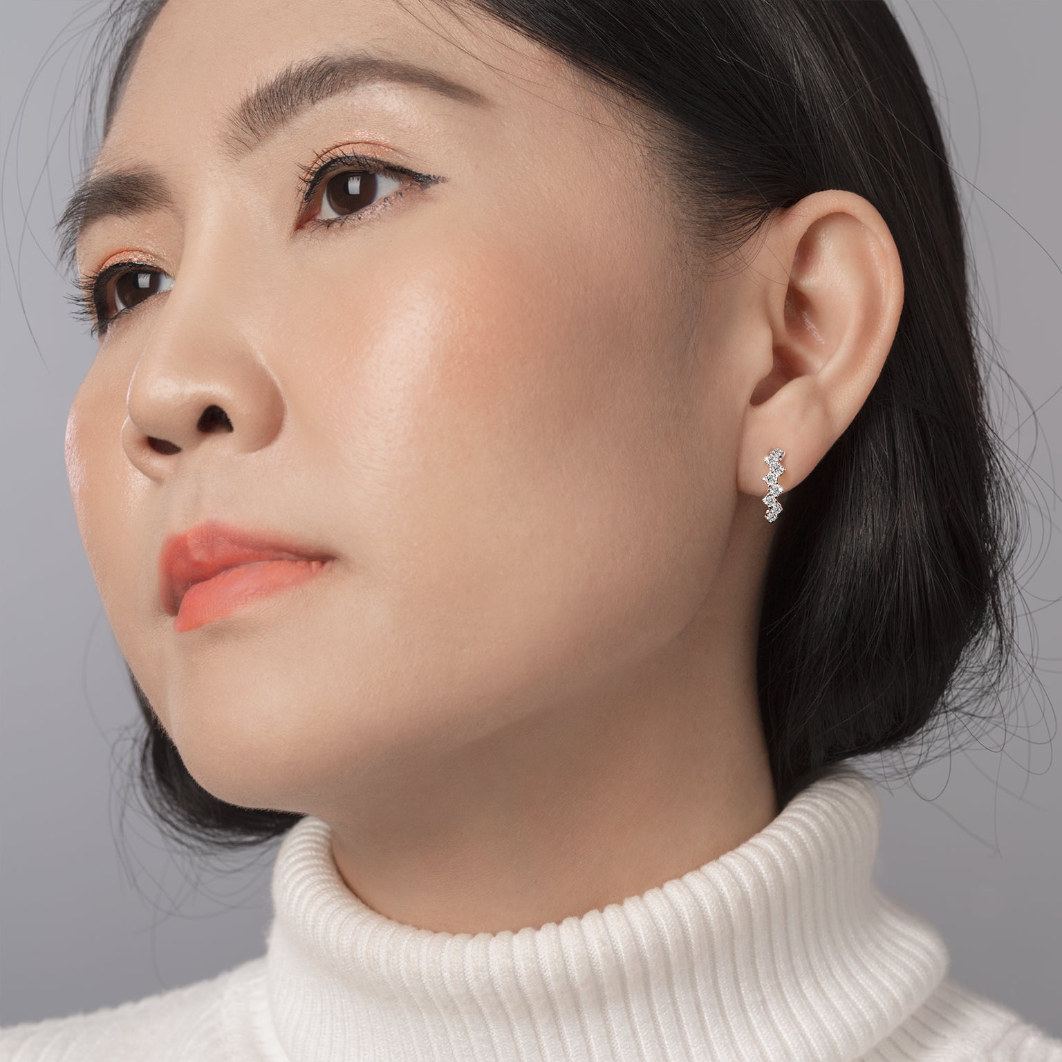 ต่างหูเพชร Winding Harmony Threading Earrings