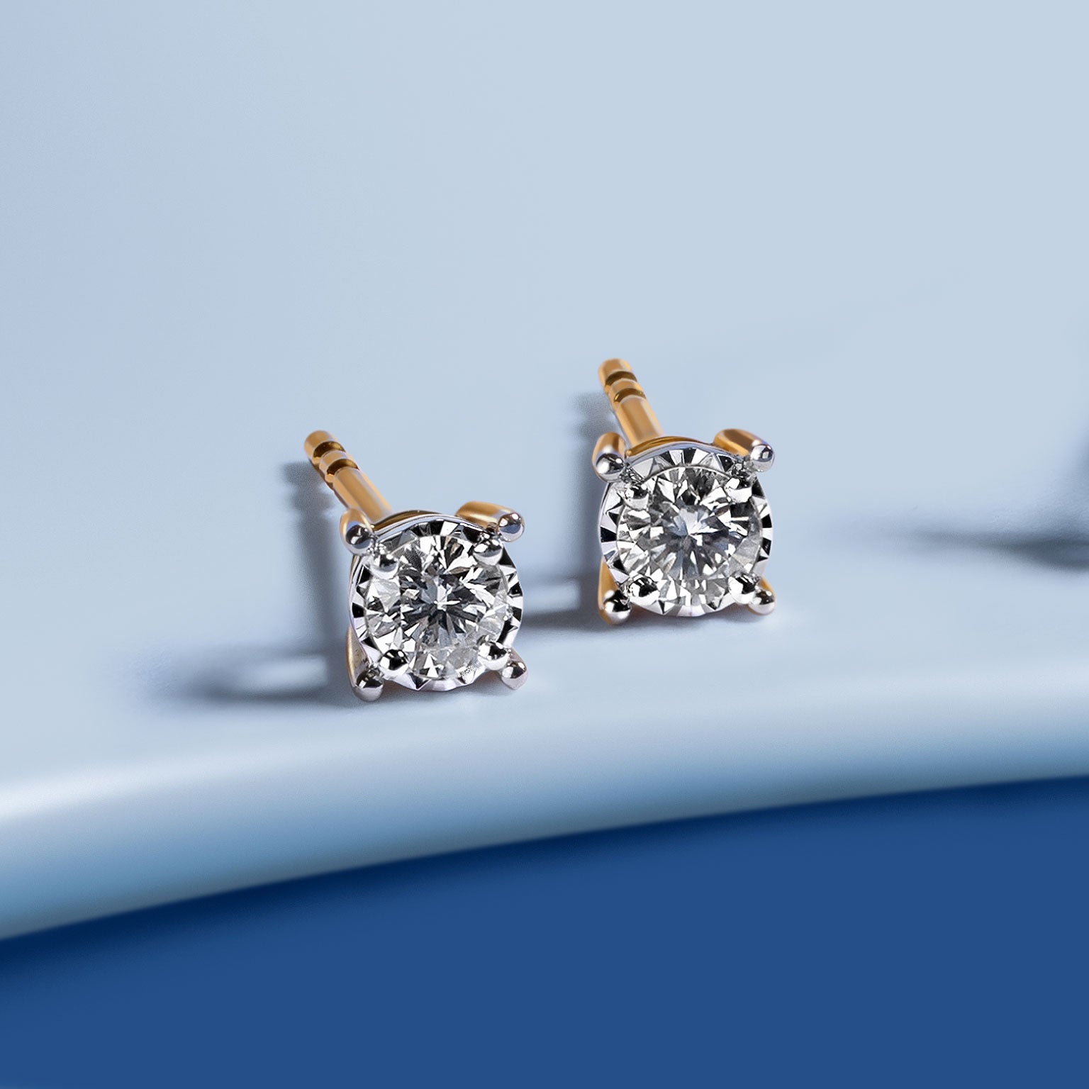 ต่างหูเพชร Mini 4-Prong-Diamond Stud Earrings