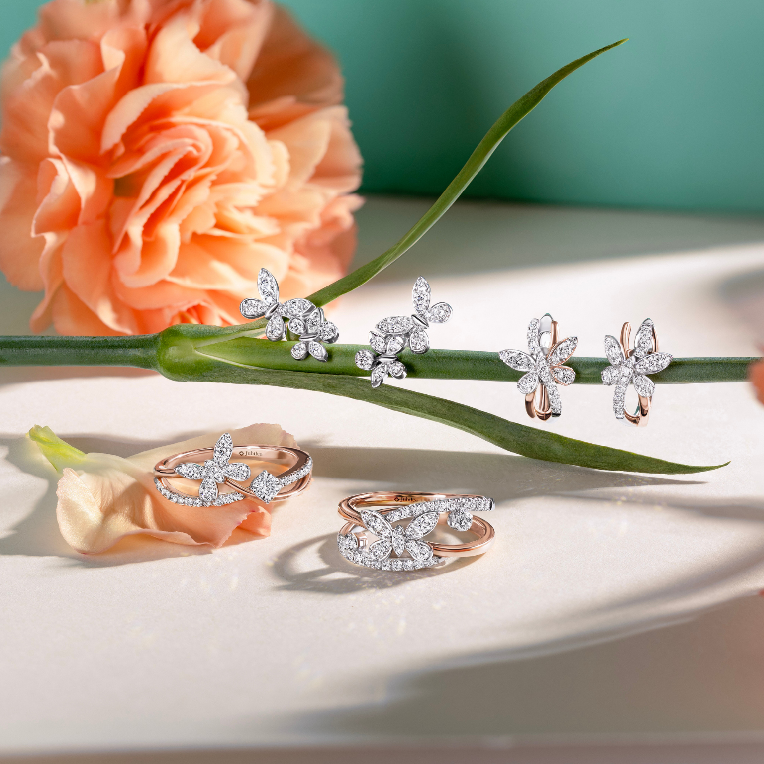 แหวนเพชร GENTLE THREE WAY FLY RING