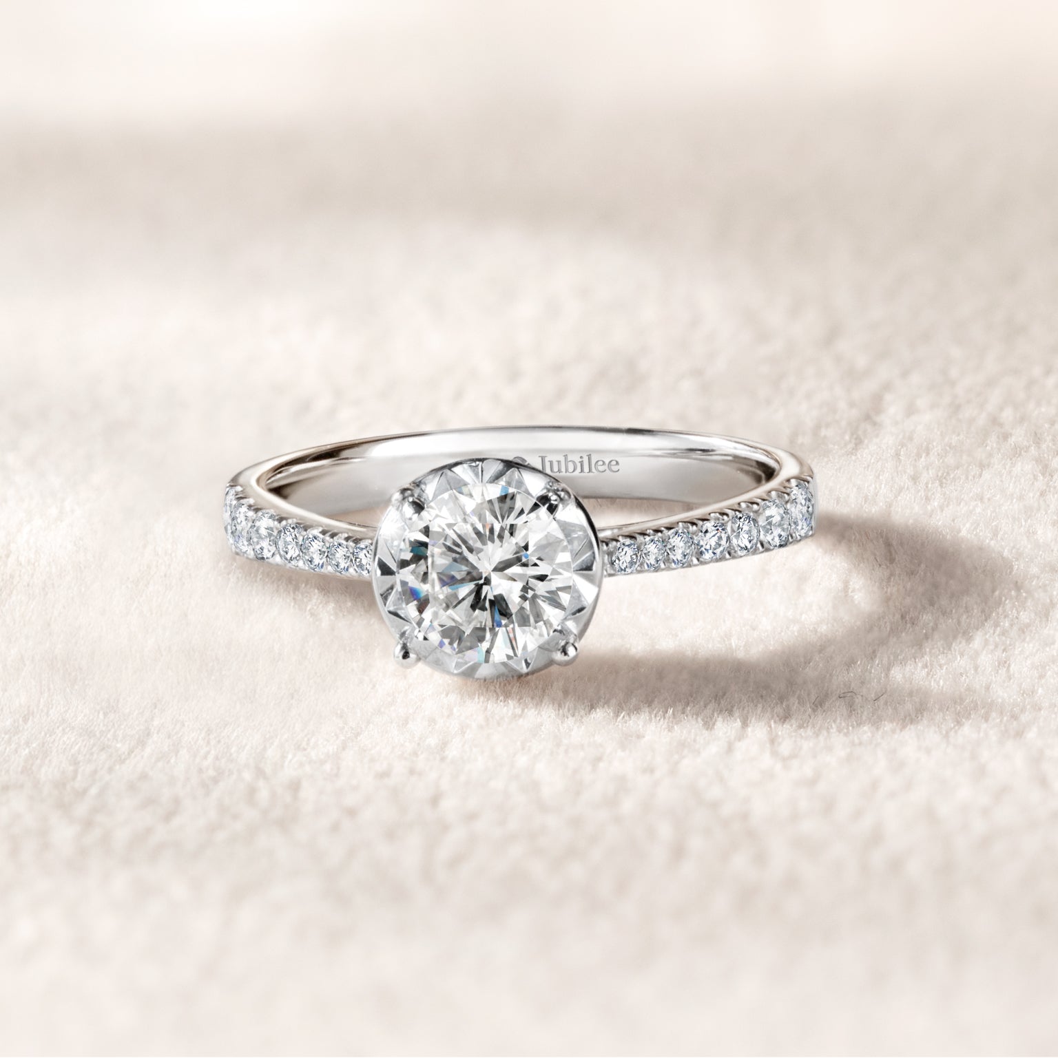 แหวนเพชร Cordial Compass Pave Solitaire Ring