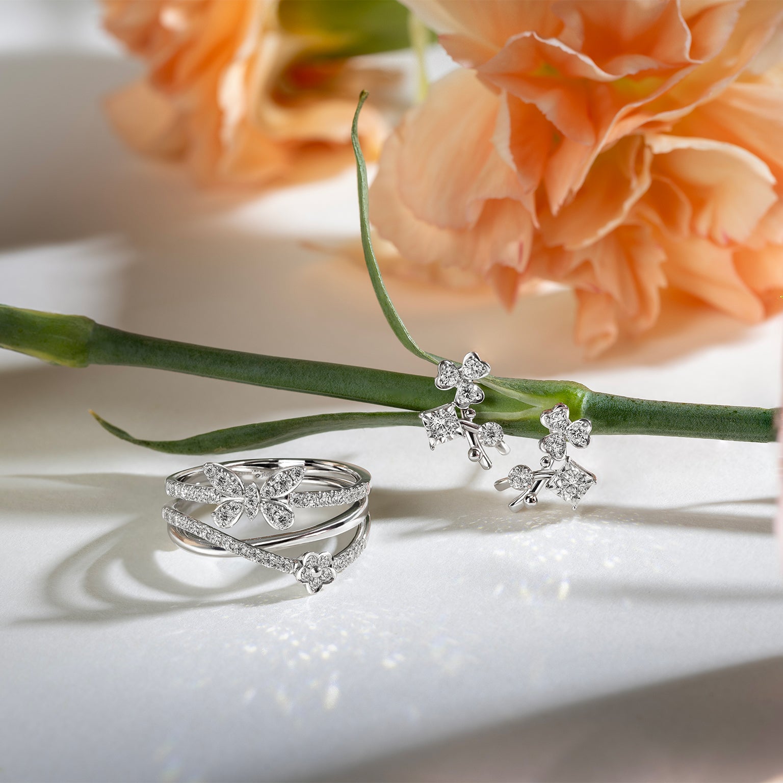 ต่างหูเพชร GENTLE COUPLE FLOWERS EARRINGS