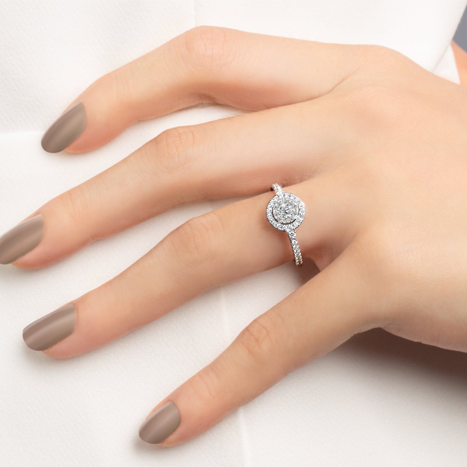 แหวนเพชร Glow Halo Pave Ring