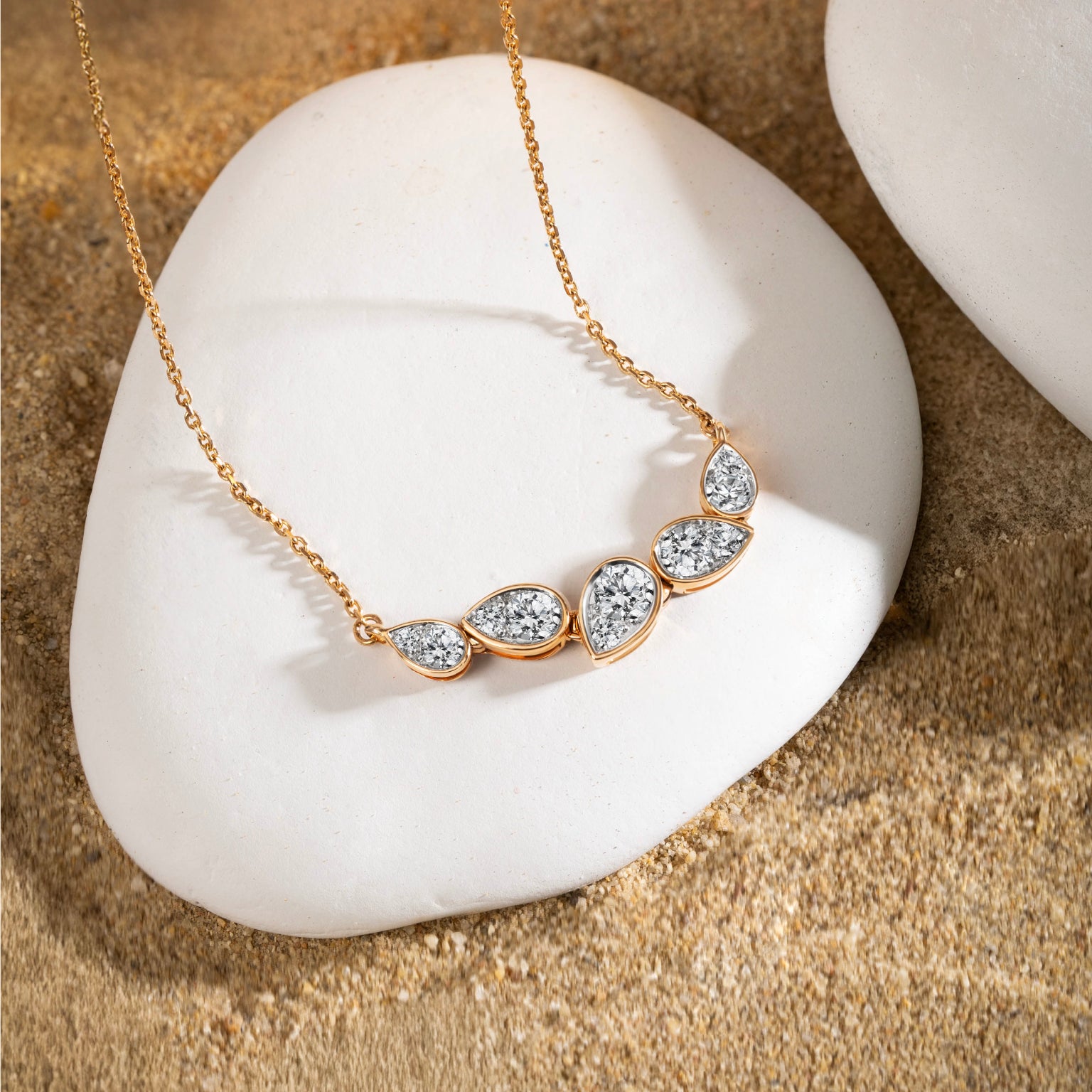 จี้เพชรพร้อมสร้อยคอ Larme d'Amour Réverie Necklace