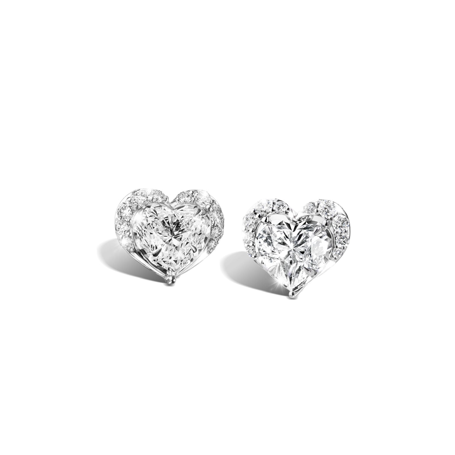 ต่างหูเพชร Refined Romance: Unique Heart Earring