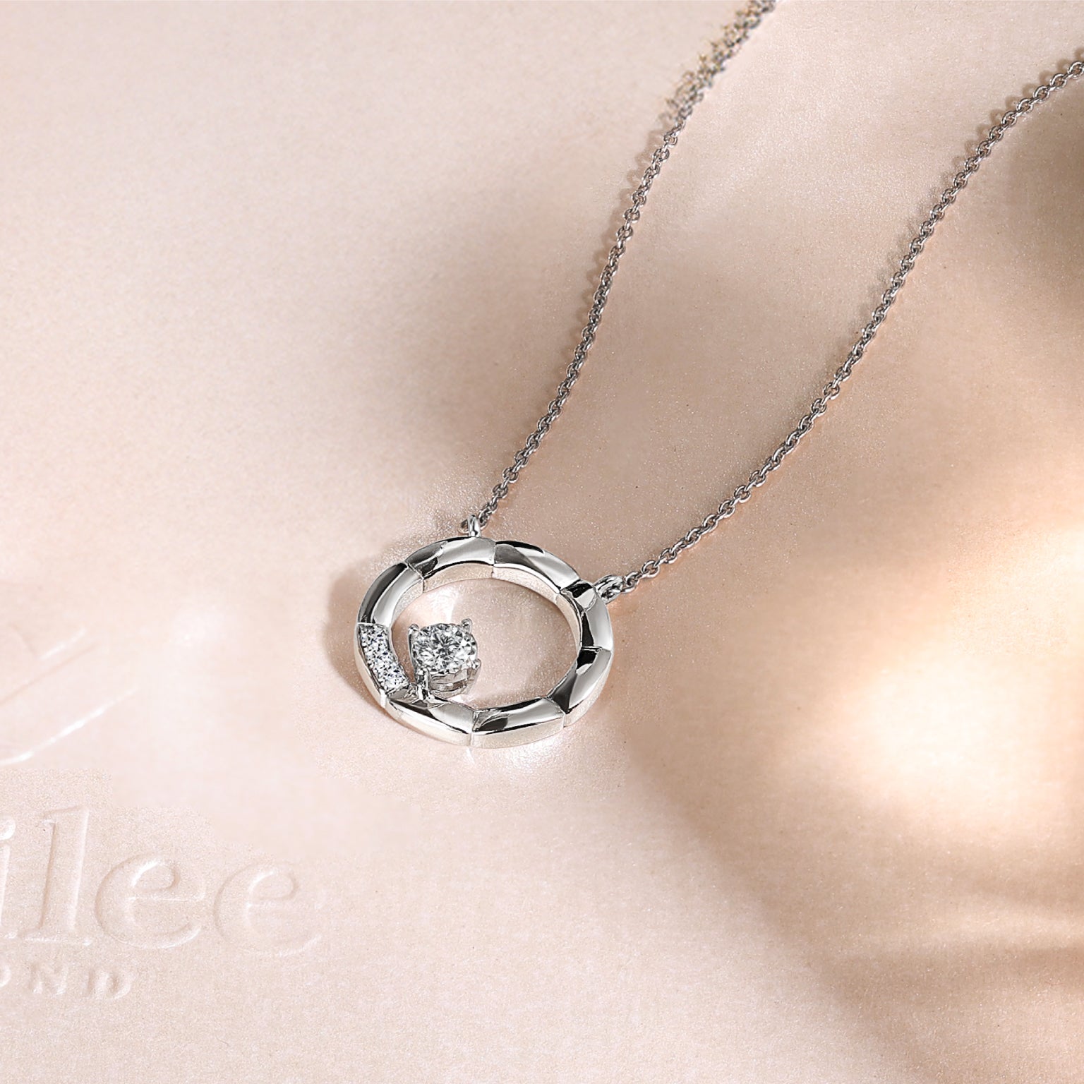 Lumiere Brique Circle Pendant with Chain