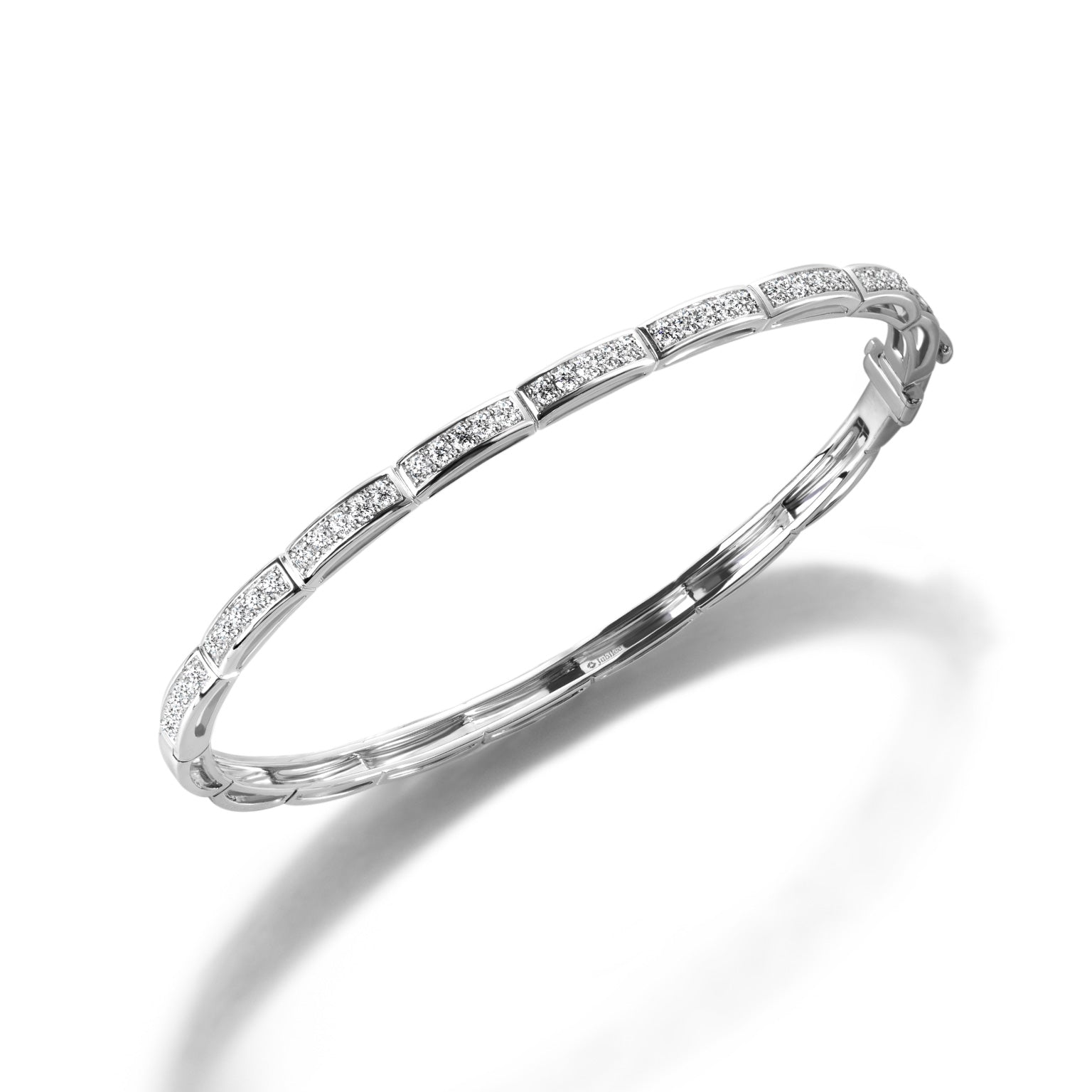 กำไลข้อมือเพชร Lumiere Brique Sleek Pavé Bangle