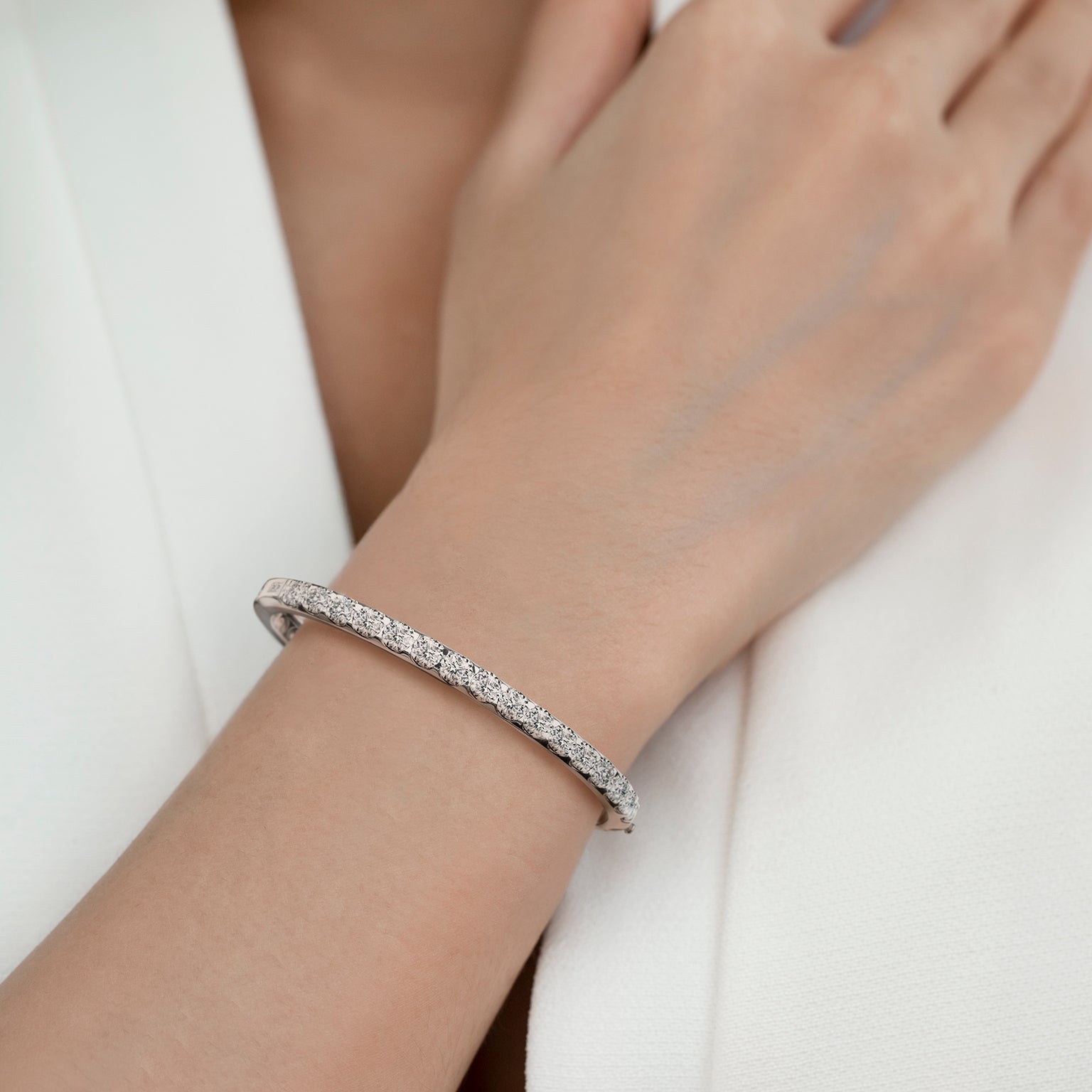 กำไลข้อมือเพชร Sparkle Diamond Line Lustre Bangle