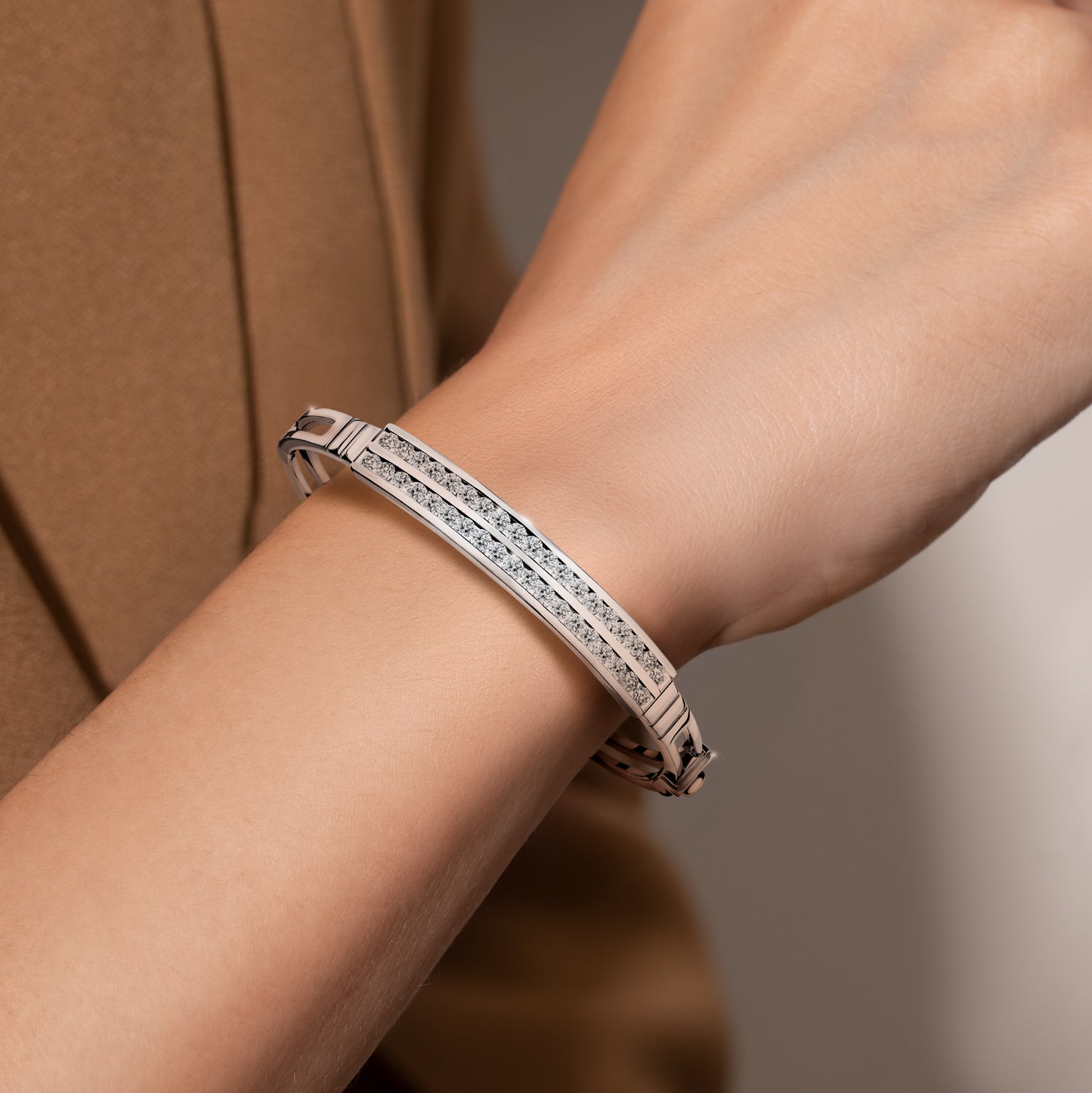กำไลข้อมือเพชร The Sparkle Diamond Line Bangle