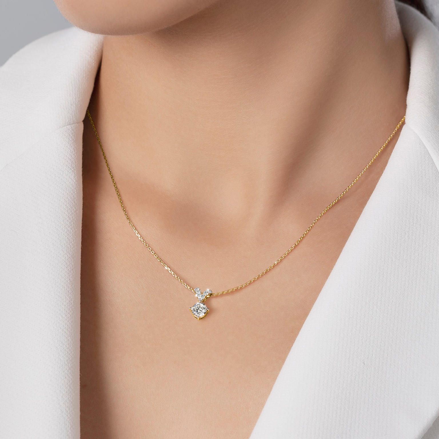 จี้เพชร V Brilliant Wave Pendant